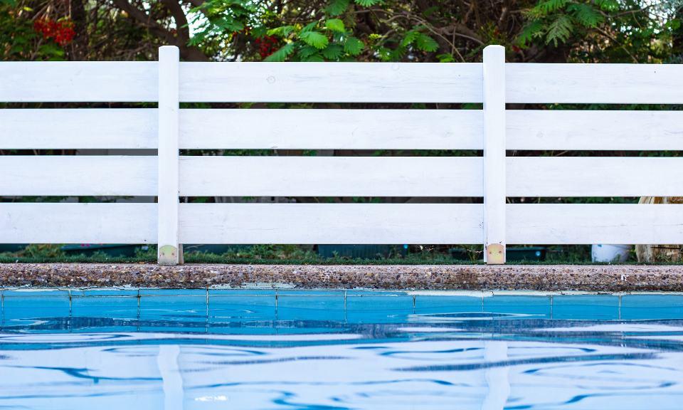 Do You Need to Install a Fence Around Your Pool in Florida